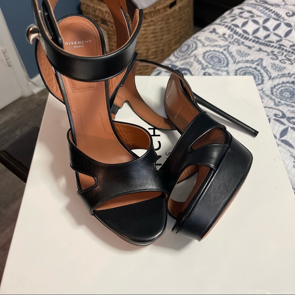 Size 41 givenchy heels made in Italy worn once